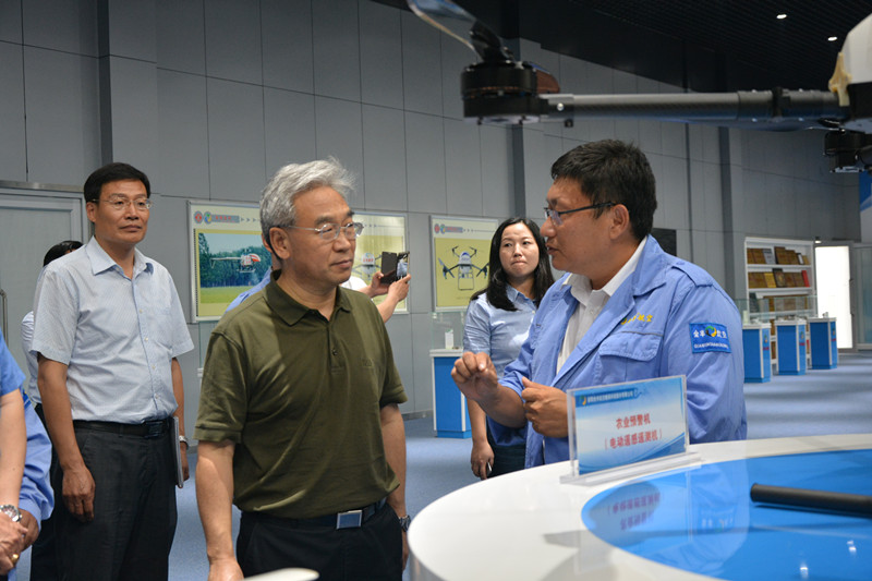 點(diǎn)擊打開原圖 1農(nóng)業(yè)部副部長張?zhí)伊謃副本